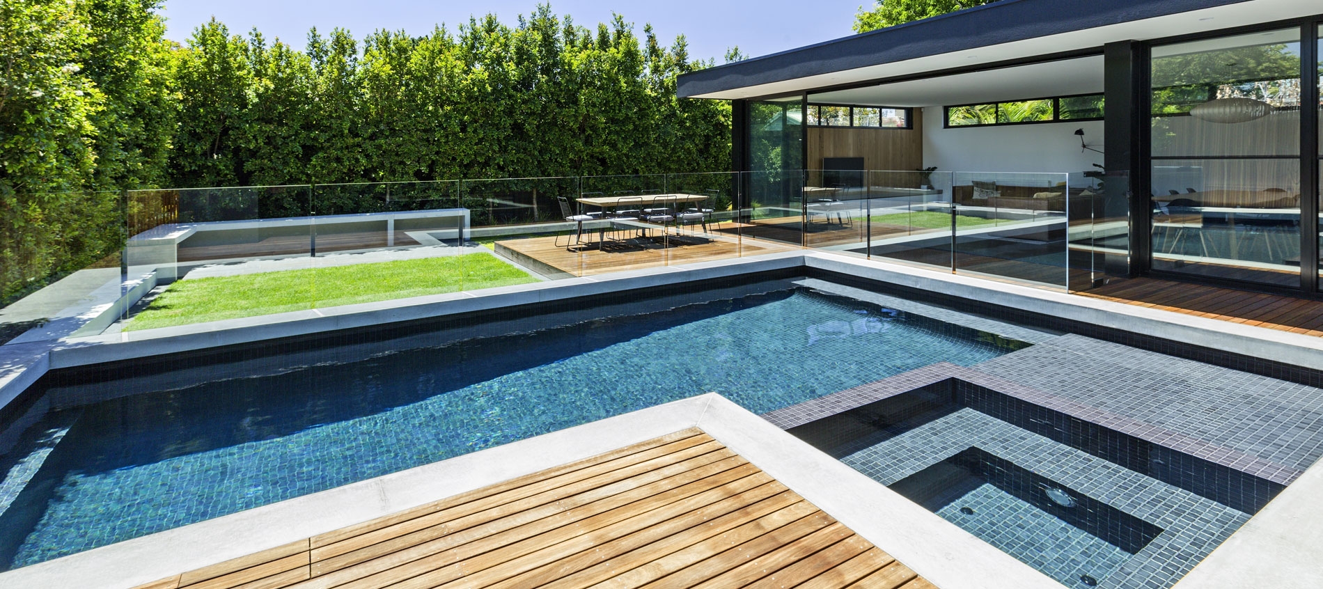 SOUTHERN CROSS SWIMMING POOLS